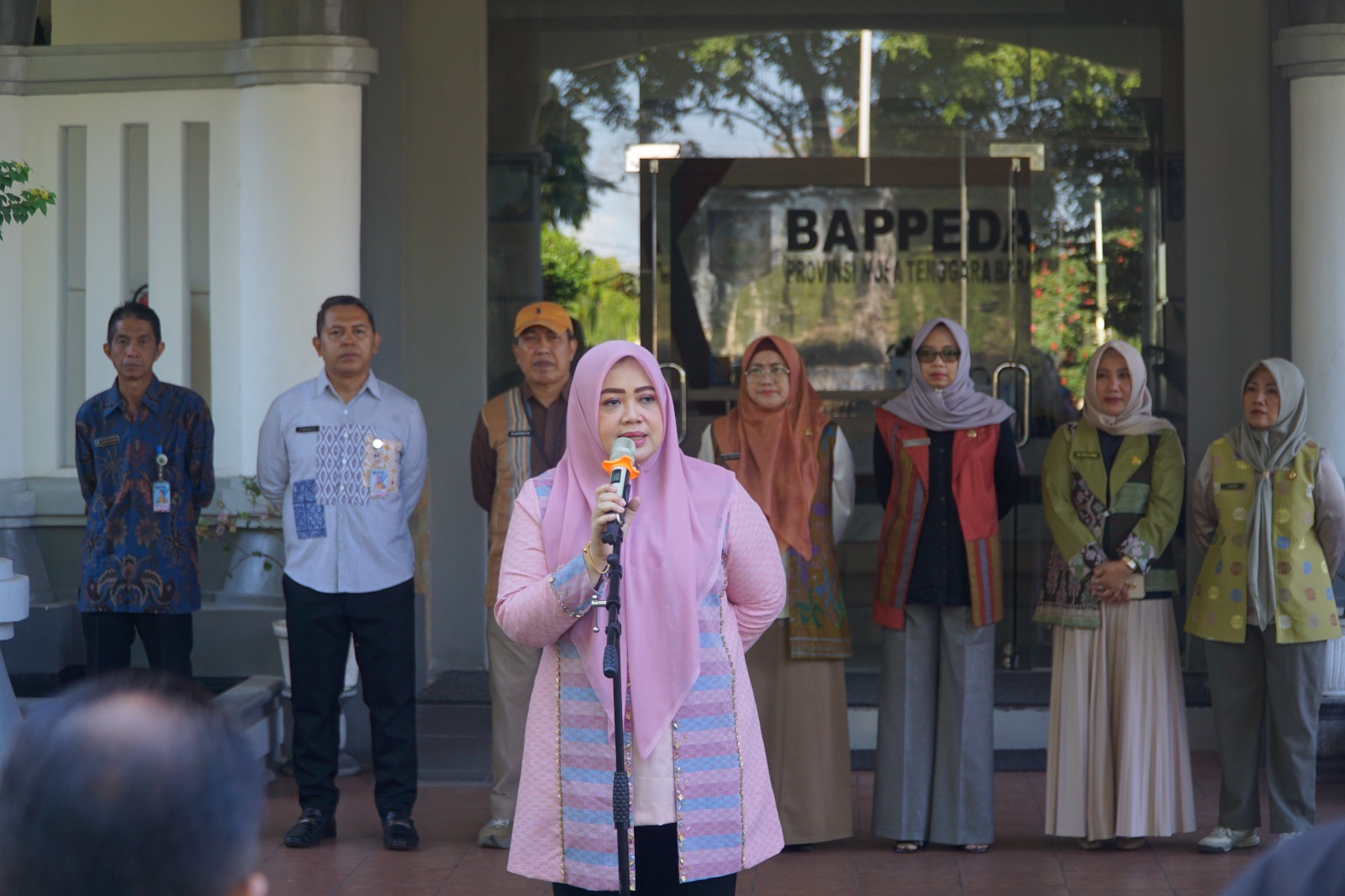 Pimpin Apel Pagi Bappeda NTB, Wagub Hj. Indah Dhamayanti Putri Tegaskan Peran Strategis Perencanaan dan Pentingnya Budaya Kerja Rendah Hati