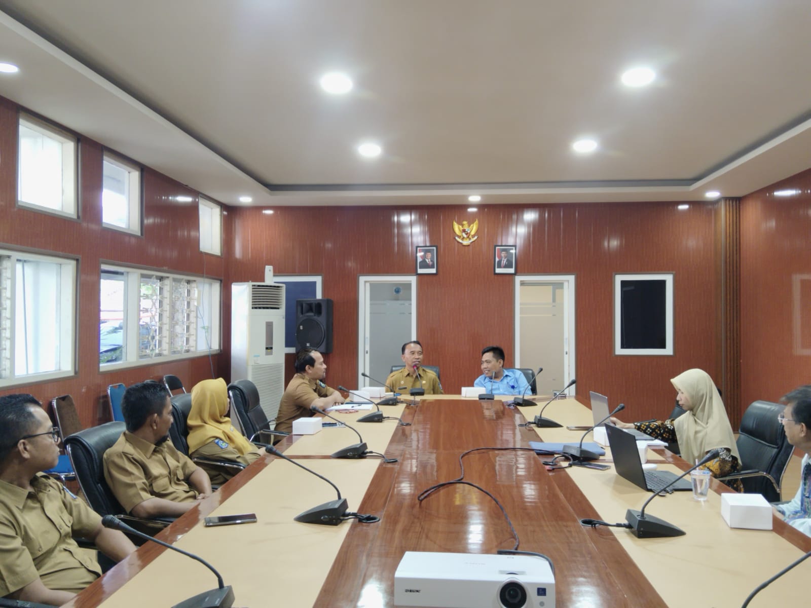 Kepala Biro Perekonomian NTB Beri Pengarahan dalam Rapat Teknis Penetapan Tarif Air Minum 2026