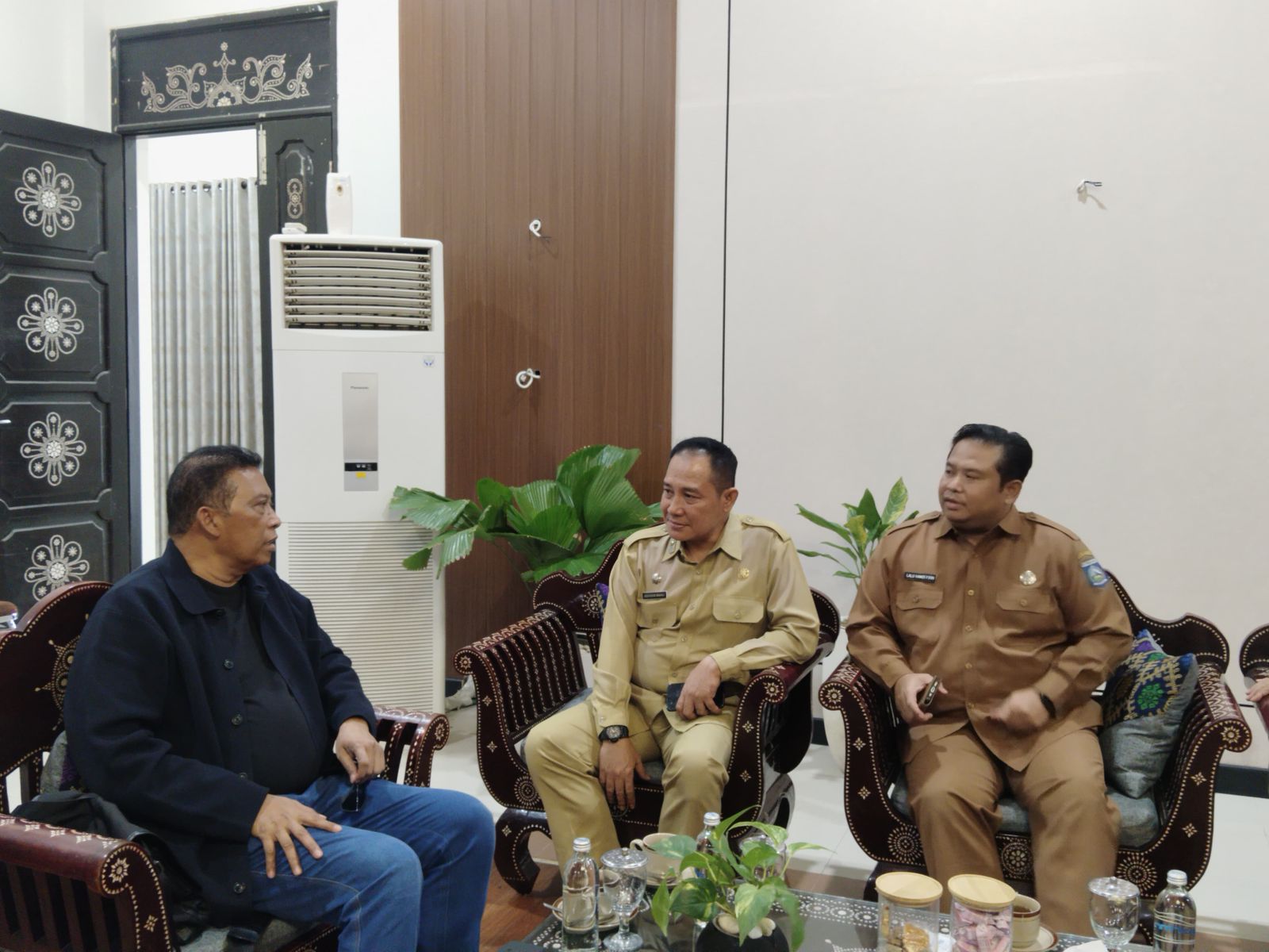 Kepala Biro Ekbang NTB Sambut Kunjungan Deputi BGN di Bandara Internasional ZAM