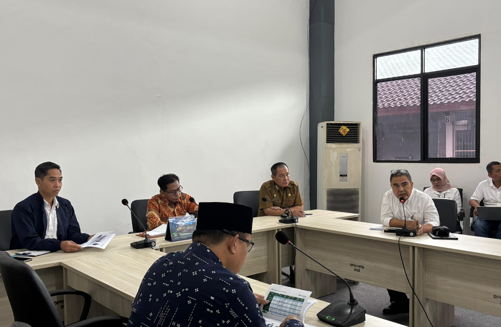 Biro Ekbang Hadiri Rapat Kerja Bersama Komisi III DPRD NTB Bahas Kinerja PT Bank NTB Syariah dan Rencana Program 2026