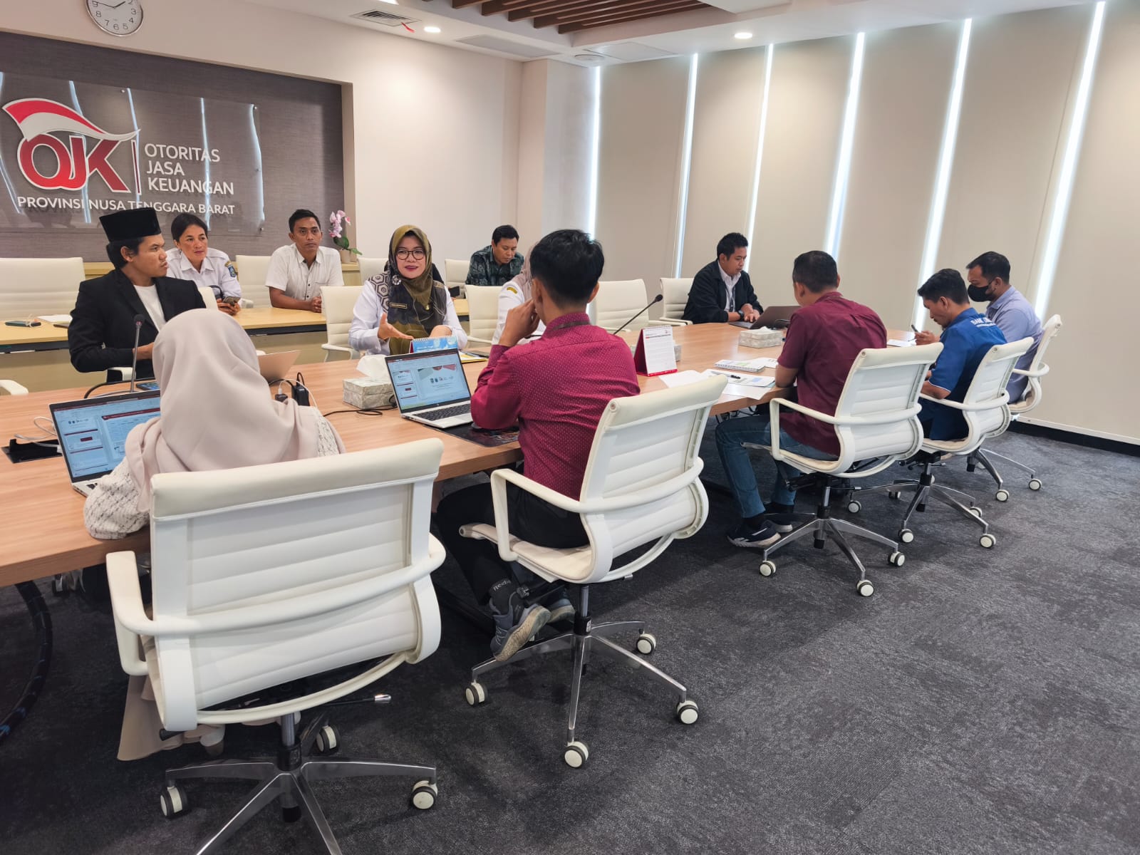 Biro Ekbang Hadiri Rapat Evaluasi Program Mawar Emas Bersama OJK dan TPAKD