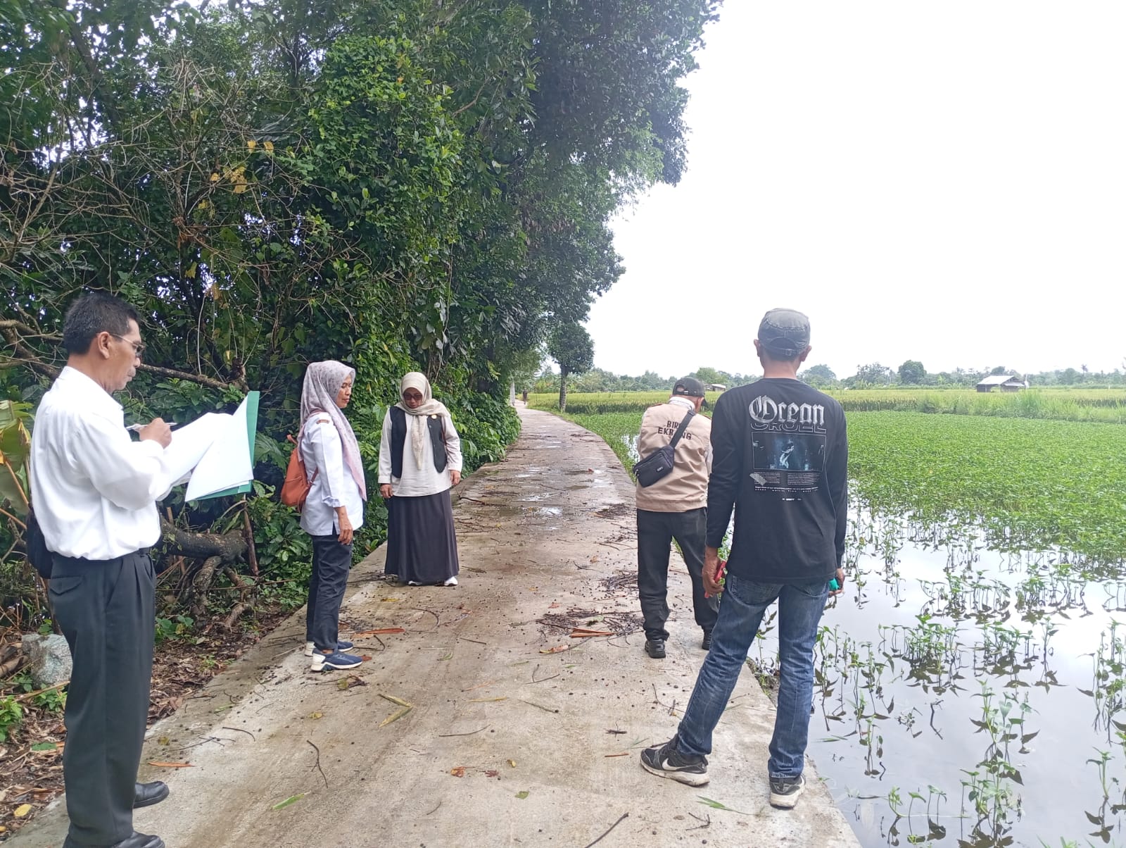 Biro Ekbang Setda NTB Lakukan Monitoring Pembangunan Jalan Usaha Tani di Lombok Barat