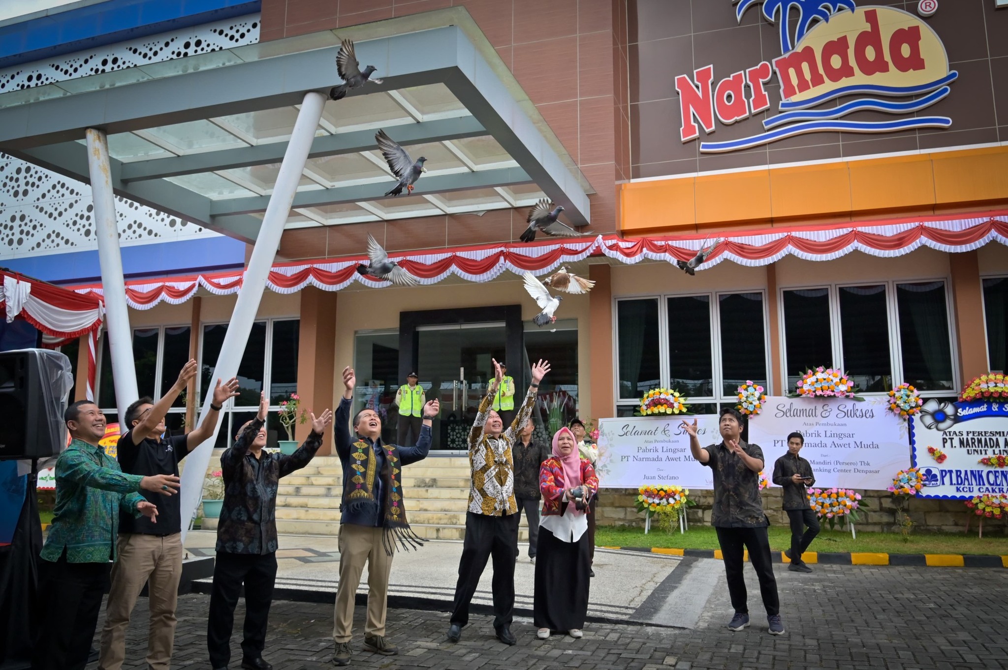 Resmikan Unit Baru Pabrik Air Minum Narmada, Ini Pesan Gubernur NTB