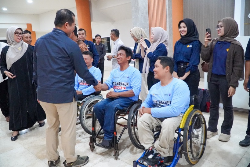 Gubernur dan Ketua TP PKK NTB Lepas Atlet Kursi Roda ke Maybank Marathon 2025