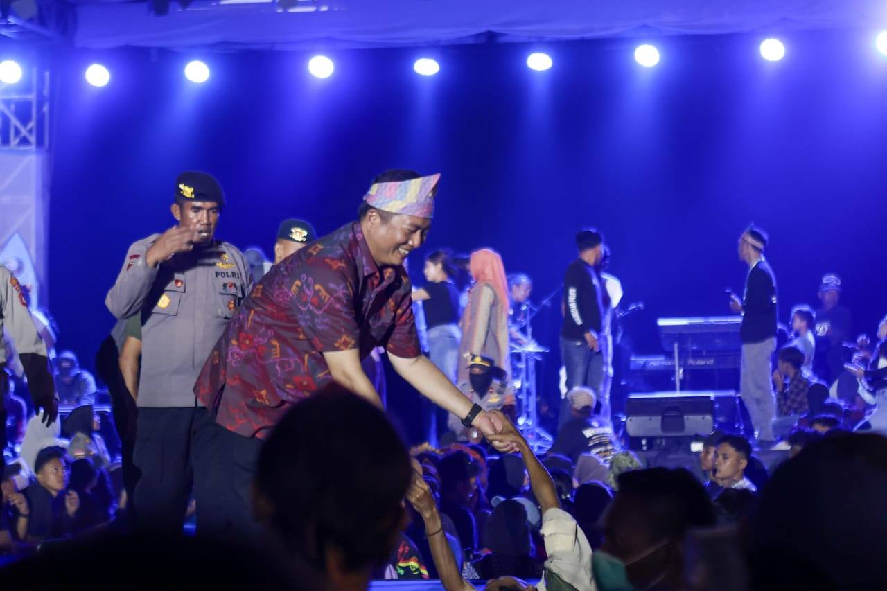 Malam Puncak Festival Lakey 2025, Gubernur NTB Ajak Dompu Terus Berkembang dan Bersinar