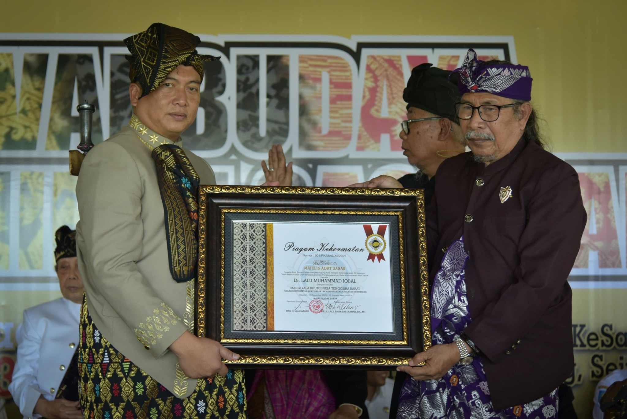 Gubernur NTB Terima Gelar Maggala Bhumi, Tegaskan Perang Melawan Kemiskinan dan Komitmen Jaga Rinjani