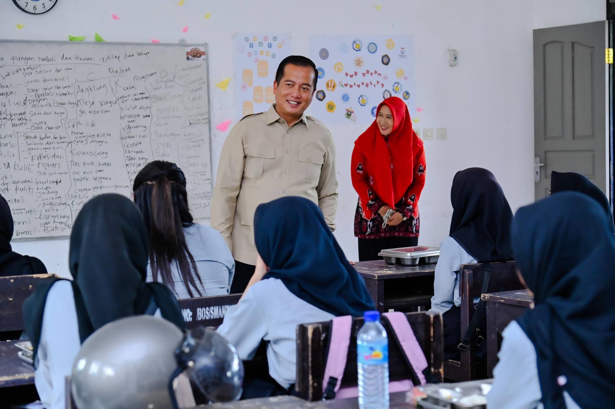 Dialog dengan Siswa, Gubernur NTB Pastikan MBG Layak dan Aman 