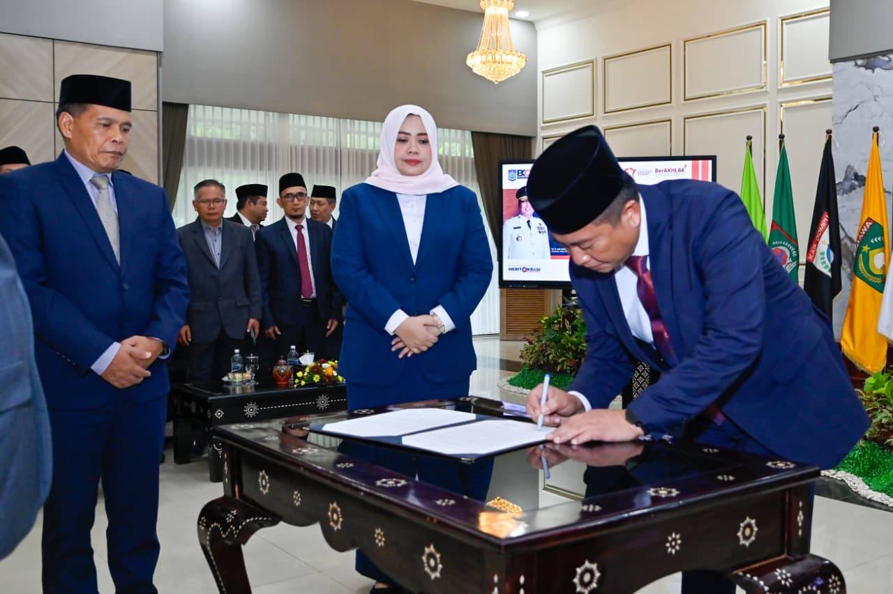 Gubernur Lantik Pejabat Barum Pemprov NTB Terapkan Evaluasi Kinerja Ketat