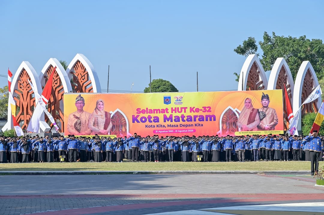 Gubernur NTB, Lalu Muhamad Iqbal, Menghadiri Upacara Peringatan HUT ke-32 Kota Mataram