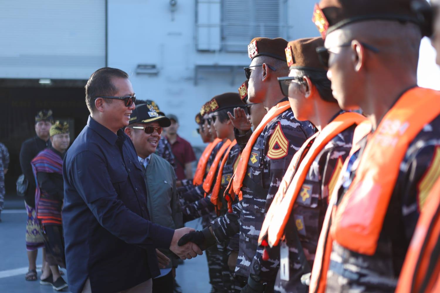 Sambut HUT ke-80 RI, Taruna AAL Hadir di NTB Bersama KRI Semarang