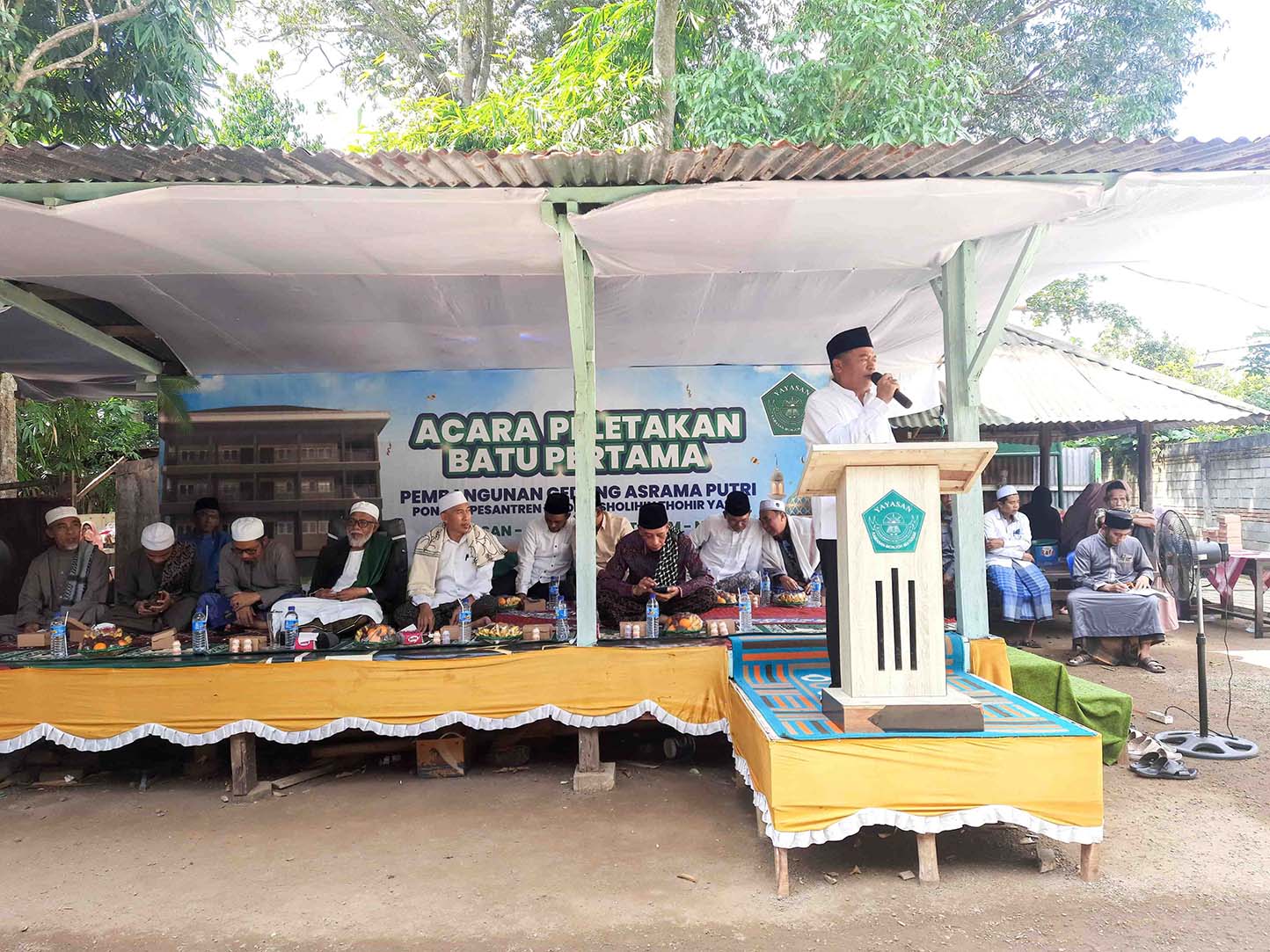 Peletakan Batu Pertama asrama putri pondok pesantren riadussholihin Thohir Yasin Kamasan