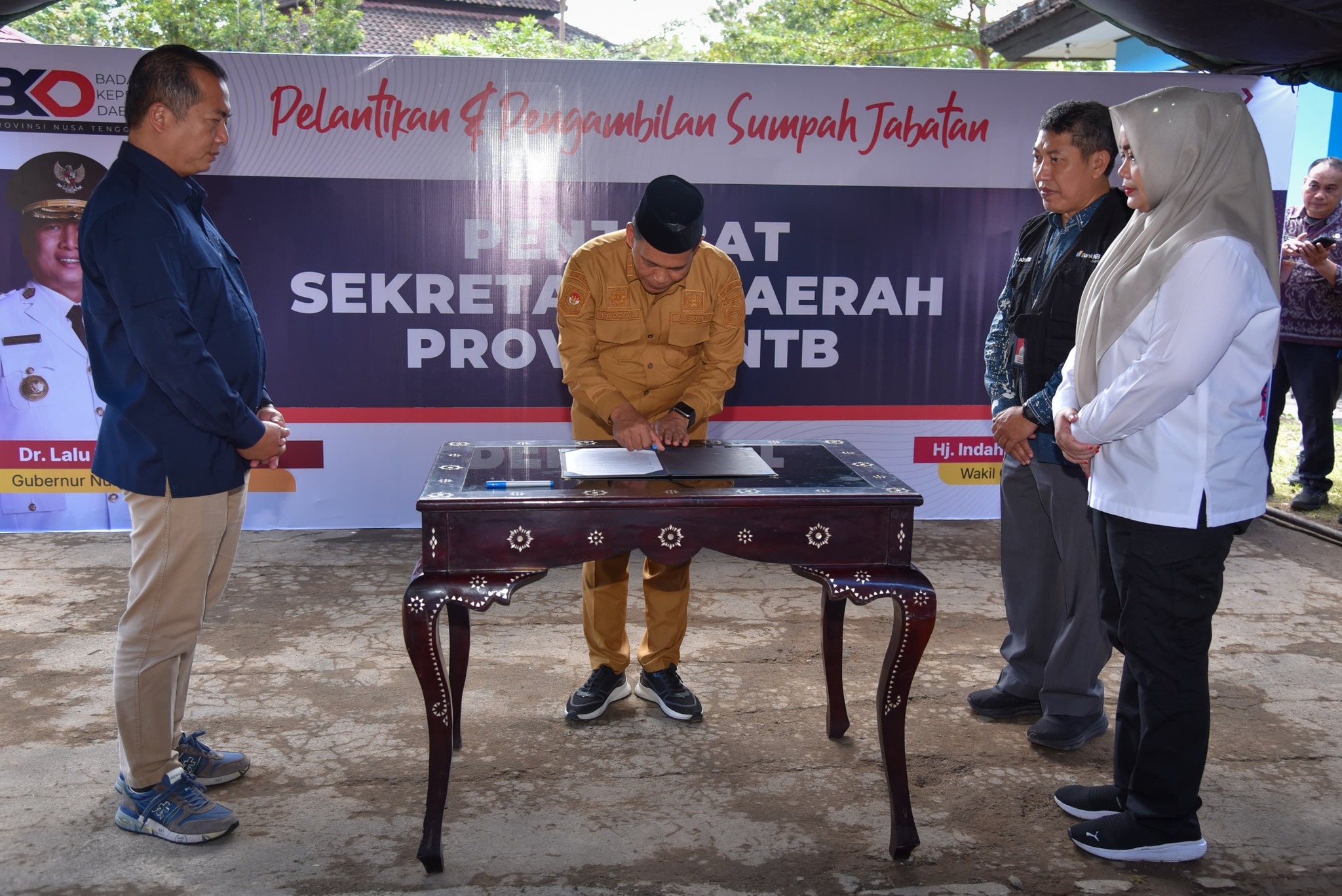 Masih Dalam Situasi Bencana, Gubernur NTB Lantik PJ Sekda dibawah Tenda Tagana