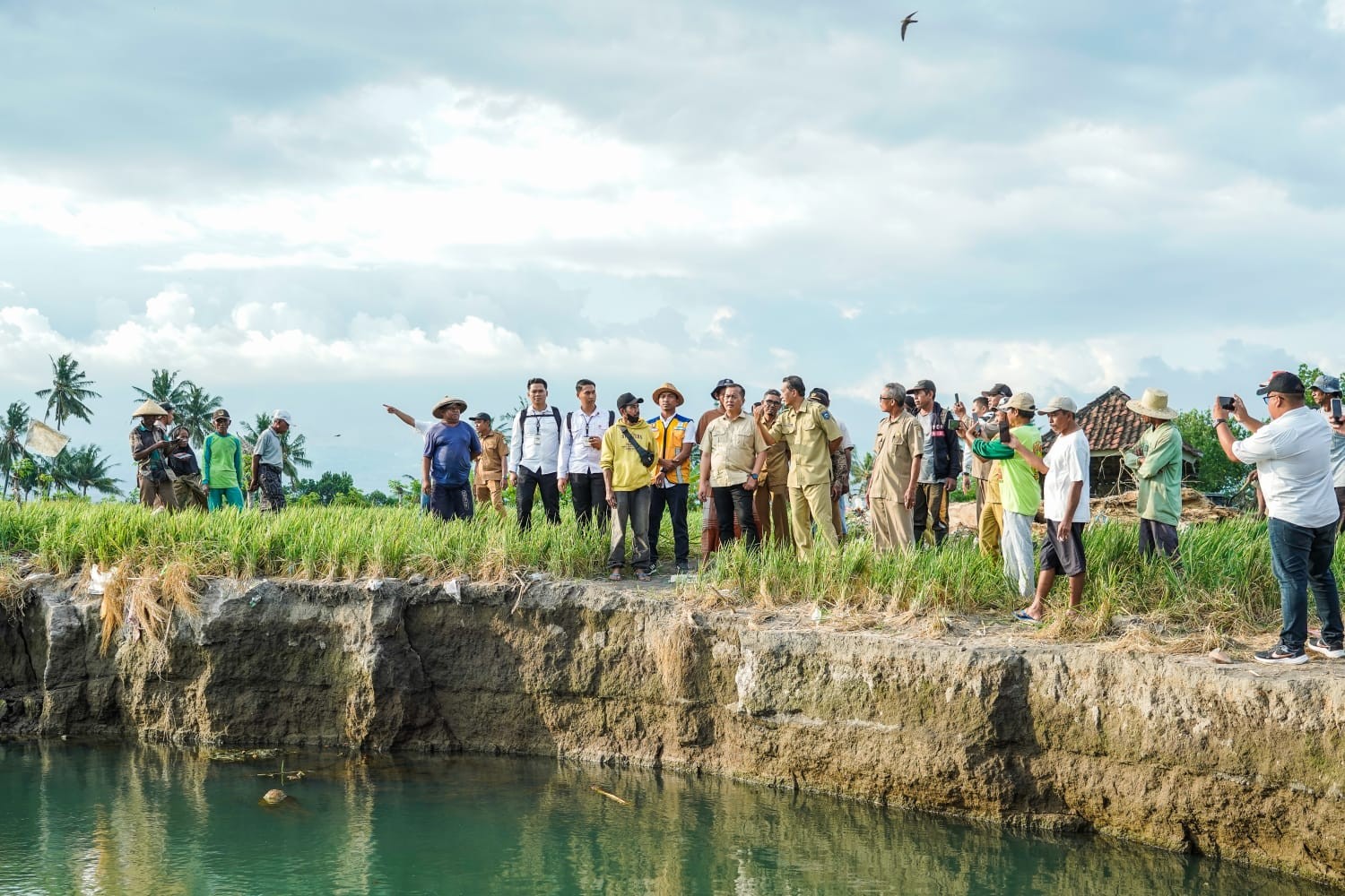 Cegah Banjir susulan, Gubernur NTB Dorong Normalisasi Sungai dan Awig-awig Kebersihan