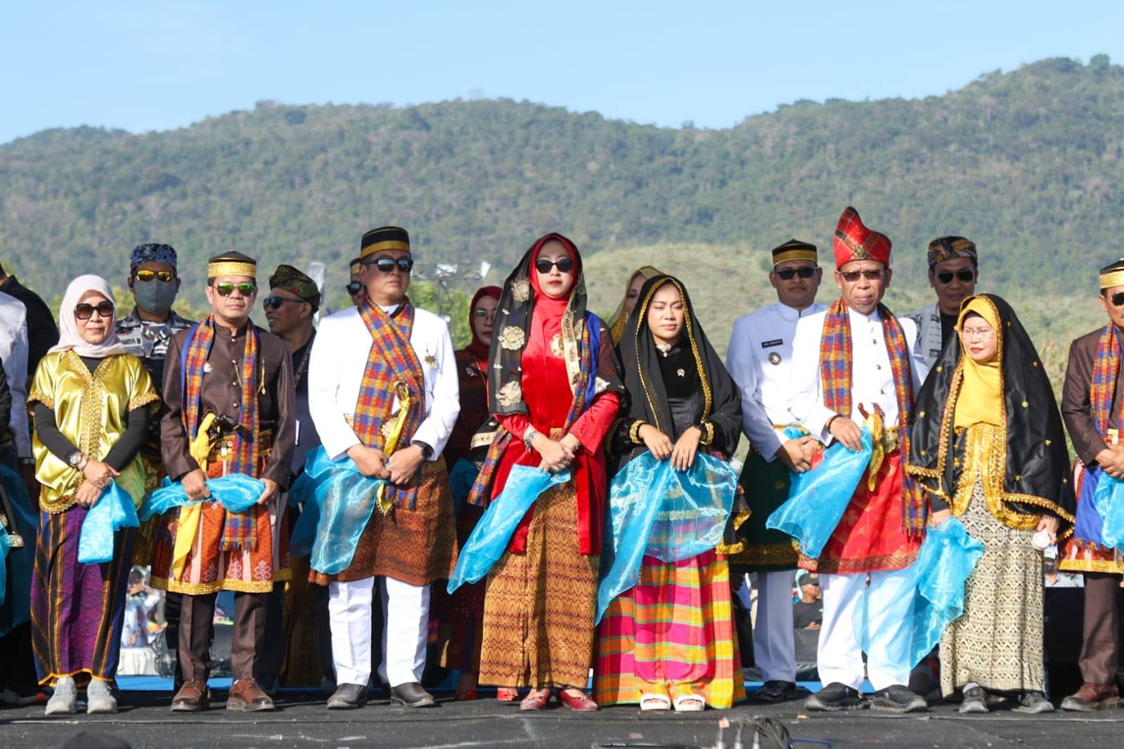 Raih Rekor MURI, Gubernur NTB Ikuti Tari Kolosal "Ou Balumba"