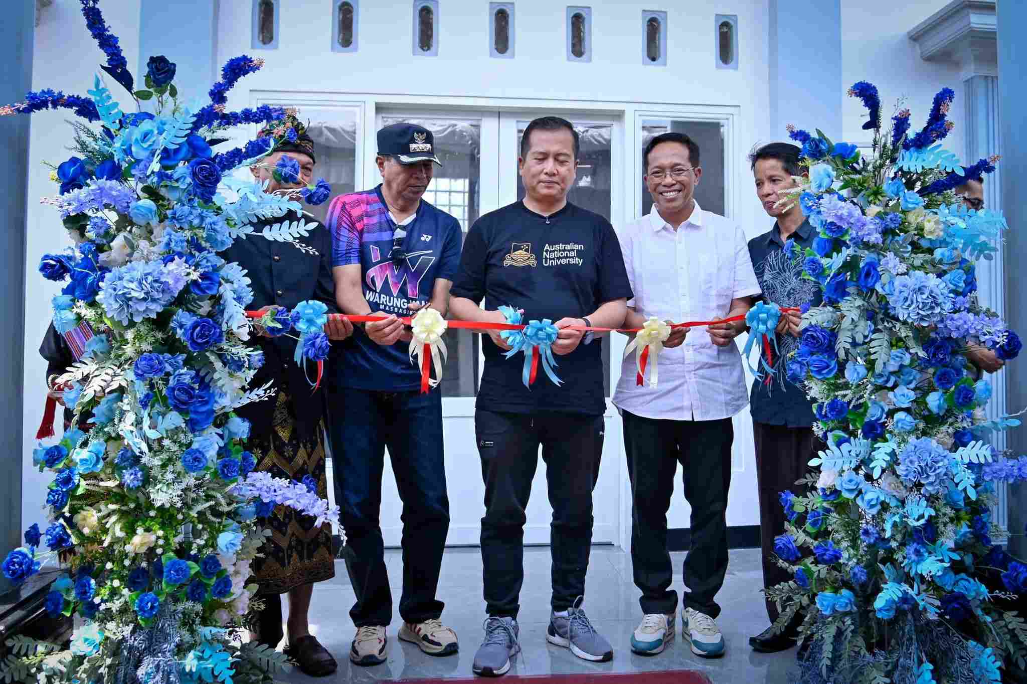 Perpustakaan Desa Danger Diresmikan, Gubernur NTB Salurkan Bantuan Buku dan Modal UMKM