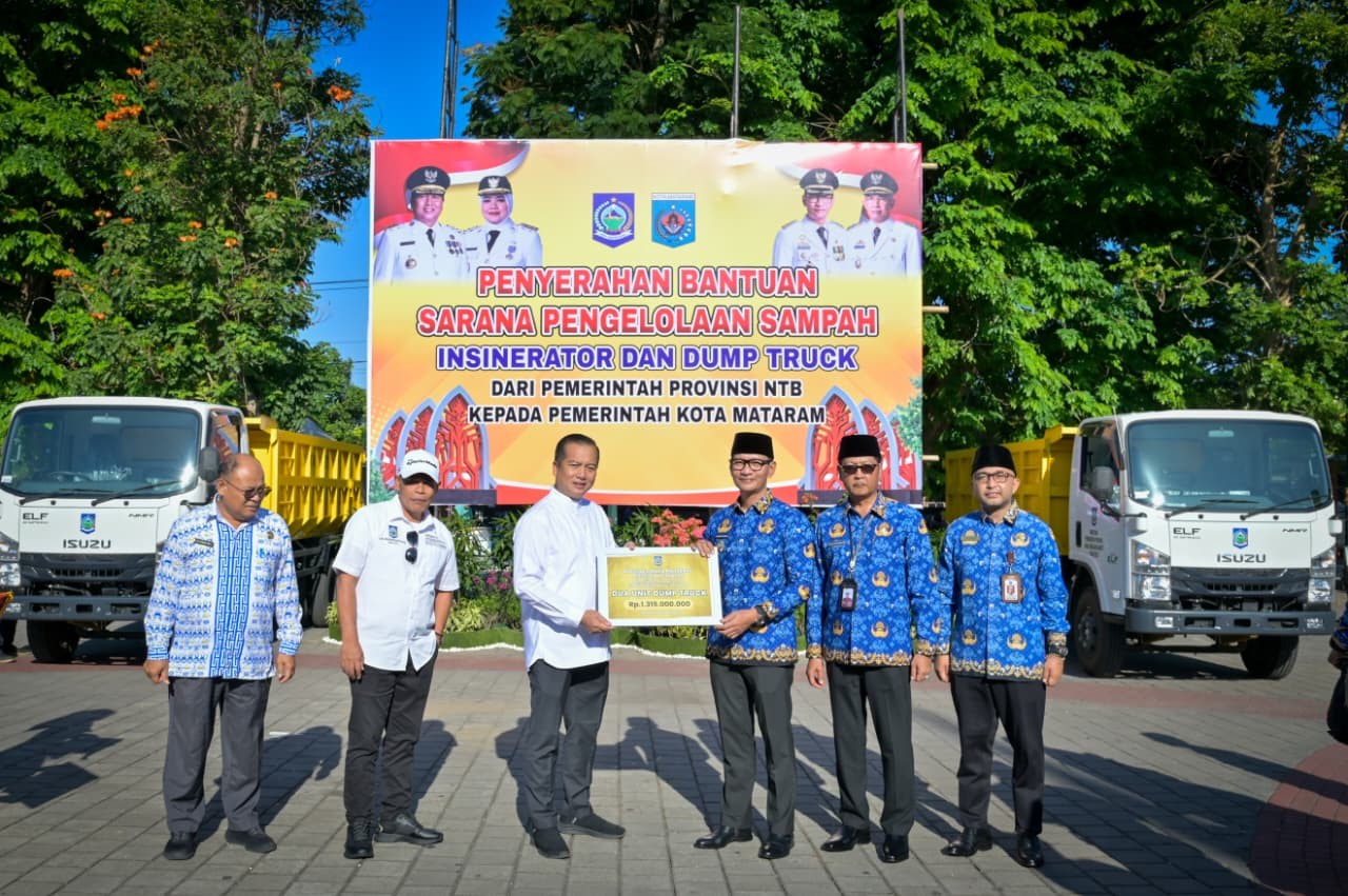 Perkuat Kebersihan Ibu Kota, Pemprov NTB Serahkan Sarana Pengelolaan Sampah ke Mataram 
