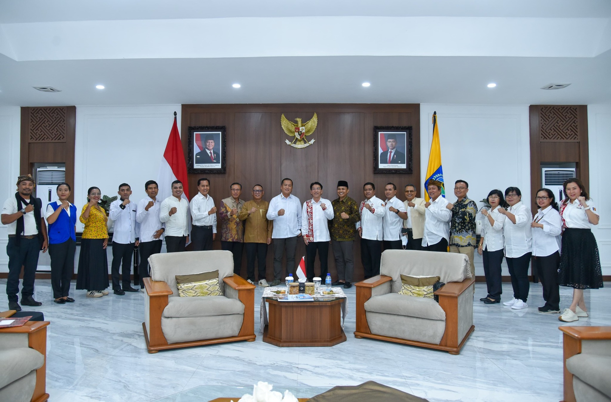 GUBERNUR AJAK UMAT BUDDHA BERKONTRIBUSI ATASI BERBAGAI ISU STRATEGIS DI NTB