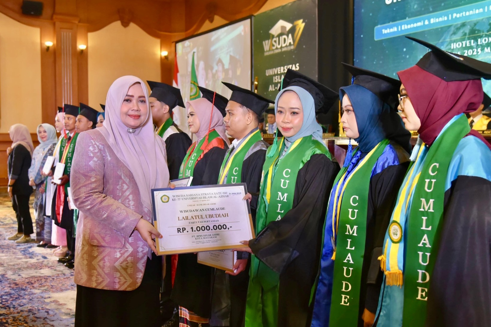 Hadir di Wisuda Universitas Al Azhar, Umi Dinda Sampaikan Sejumlah Pesan