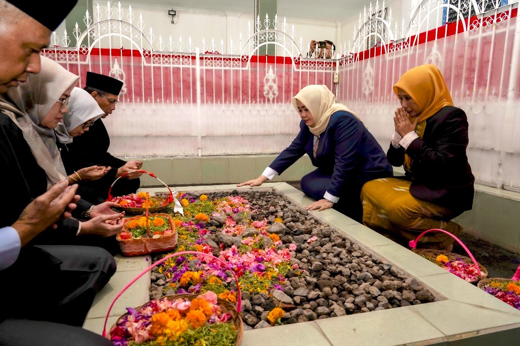 Ziarah ke Makam Maulanasyaikh, Wagub NTB Teguhkan Semangat Kepahlawanan Anak Muda NTB