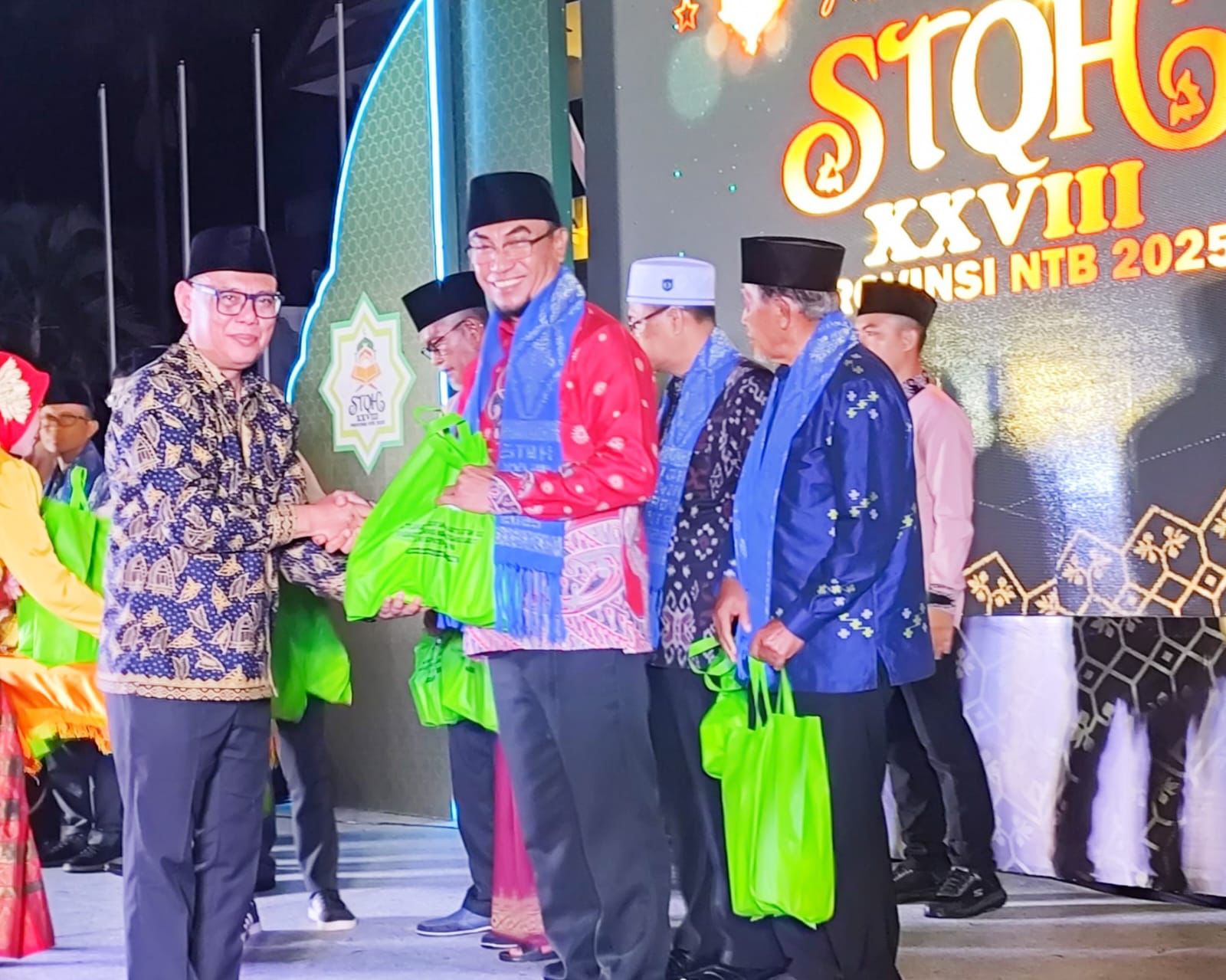 Asisten I Buka Malam Ta’aruf STQH XXVIII Tingkat Provinsi NTB di Sumbawa