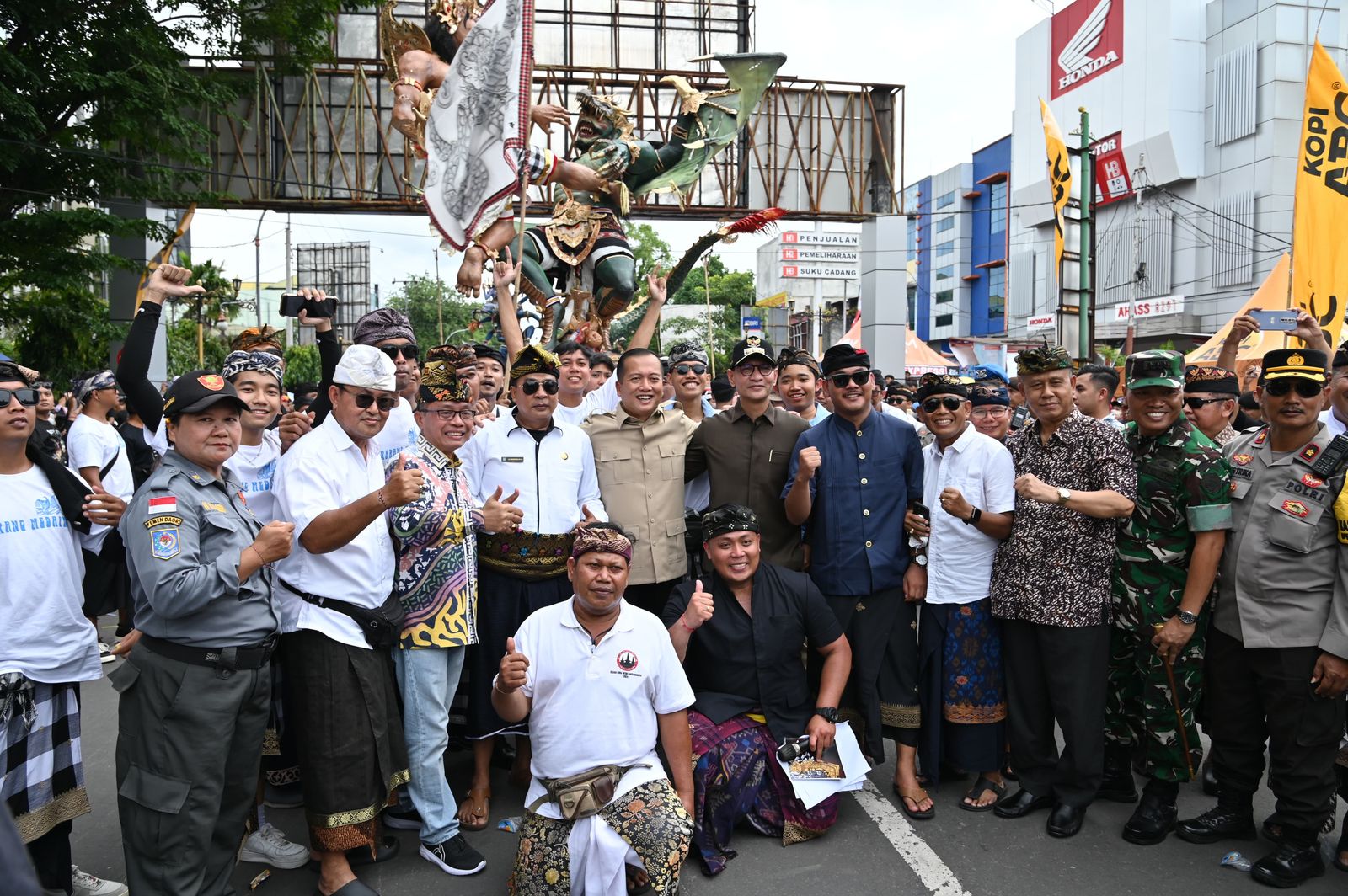 Gubernur NTB Lepas Pawai Ogoh-Ogoh dalam Rangka Tribrata Penyepian di Mataram