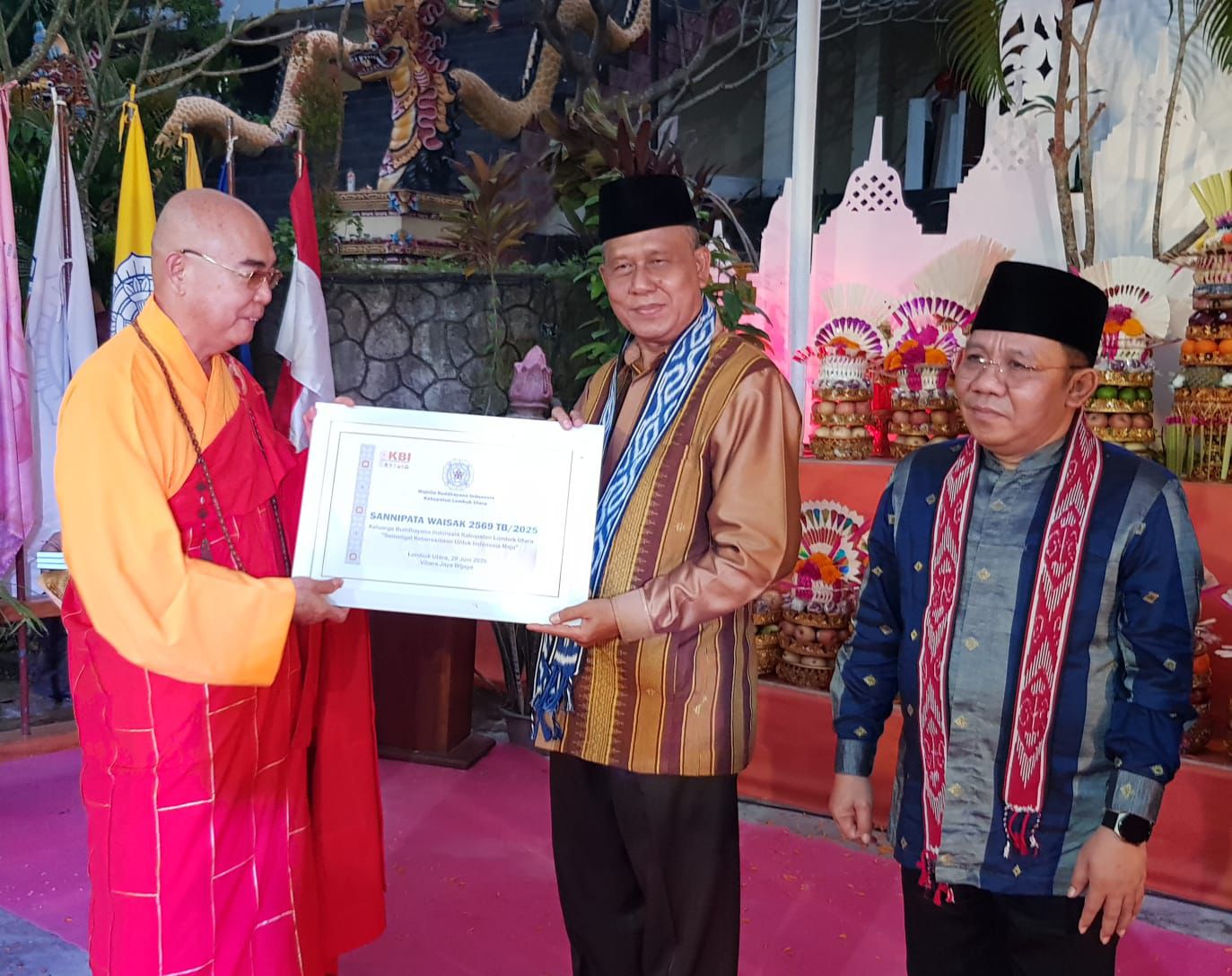 Karo Kesra Hadiri dan Beri Sambutan pada Acara SANNIPATA WAISAK 2025 di Lombok Utara