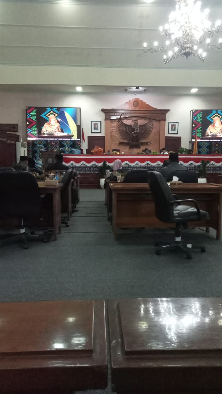 Rapat Paripurna DPRD Terkait Dua Raperda Prakarsa Gubernur