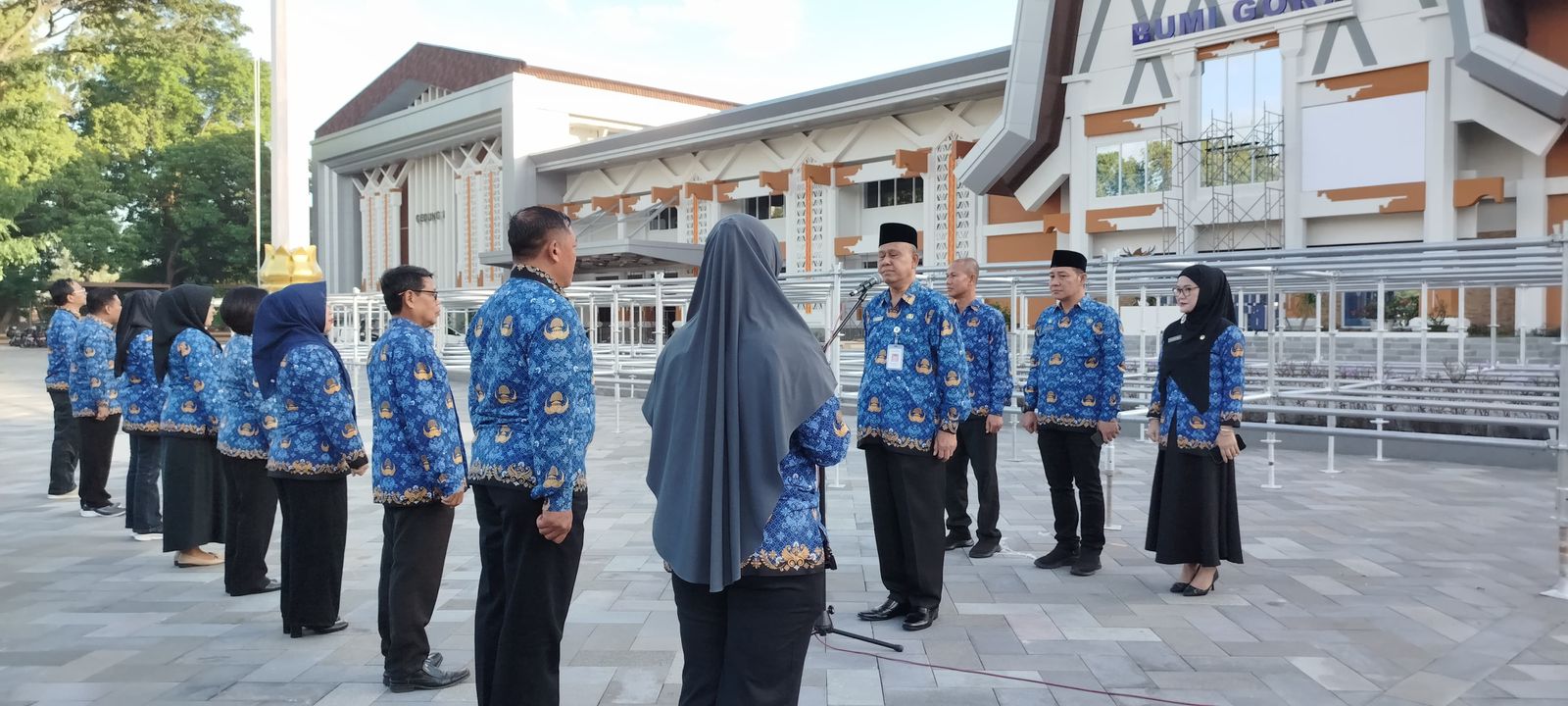 Karo Kesra Setda NTB Berikan Arahan dan Motivasi pada Apel Pagi Lingkup Setda NTB