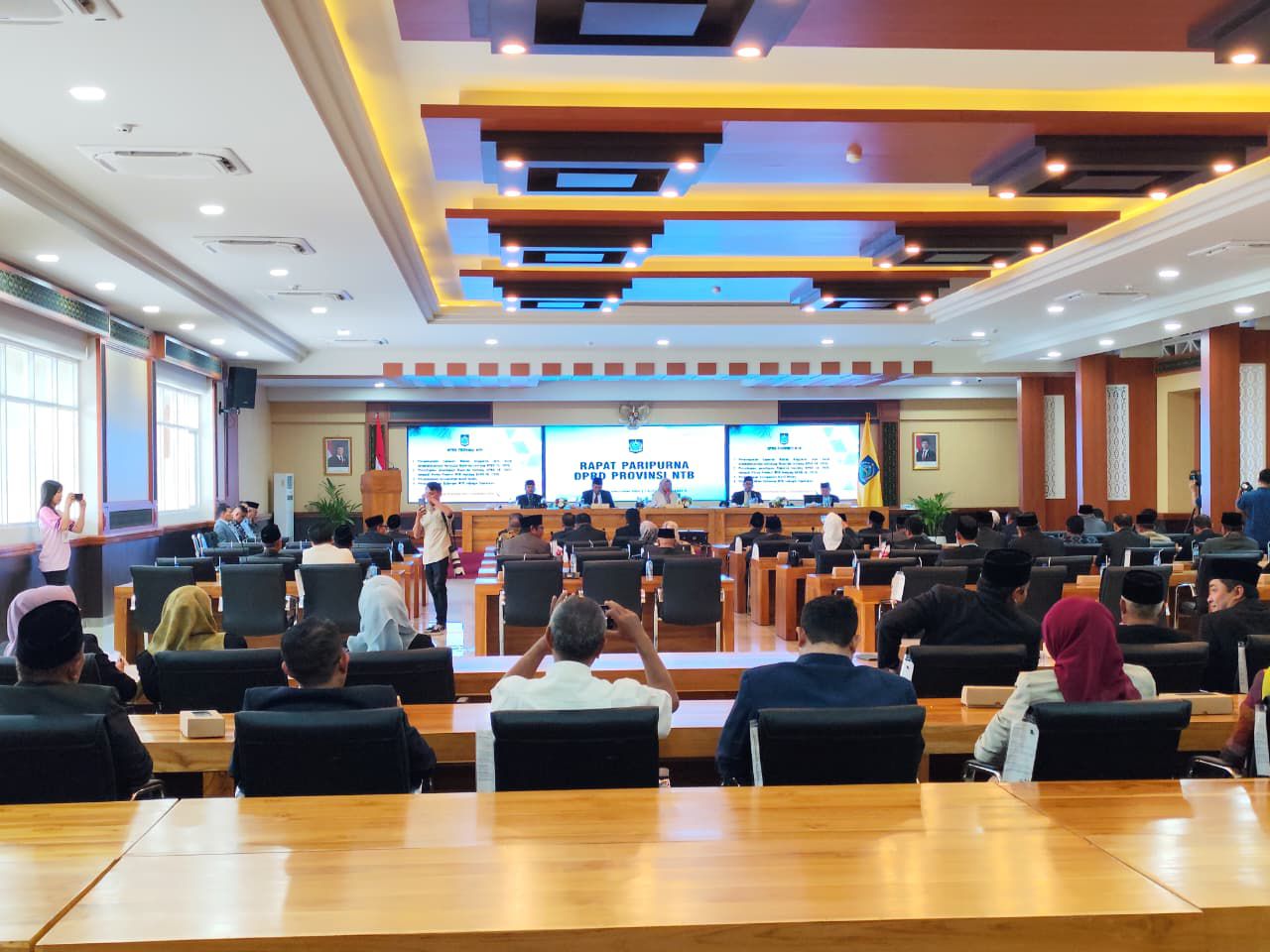 Rapat Paripurna Ke-4 DPRD Provinsi NTB