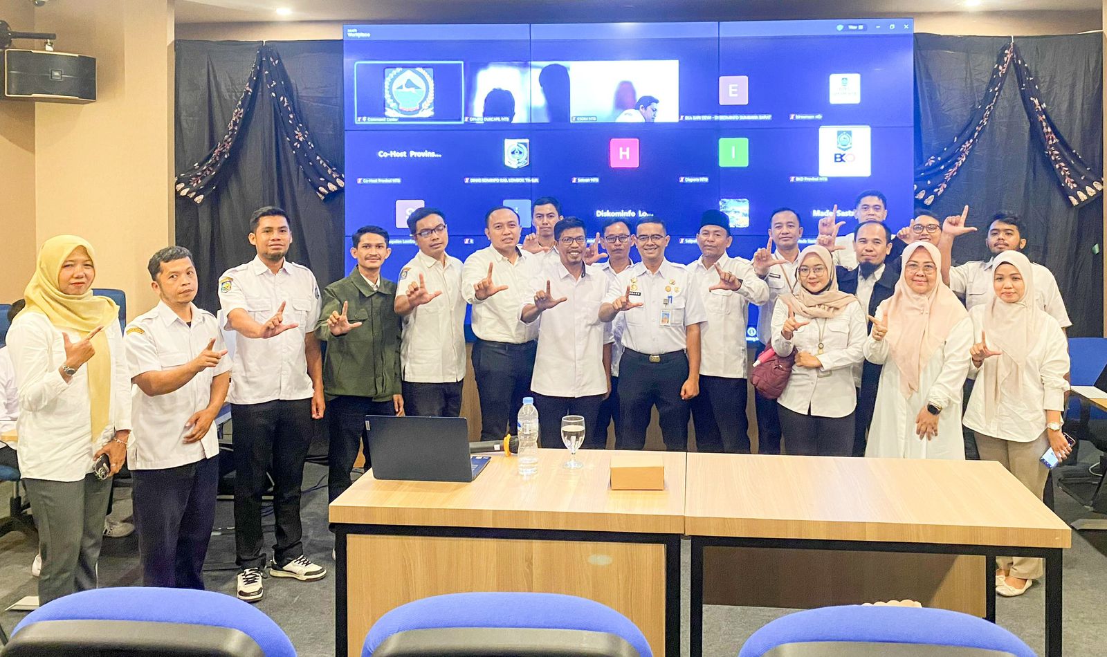 Rapat Evaluasi Pengelolaan Pengaduan SP4N-Lapor Oleh UPTD Pusat Layanan Digital NTB