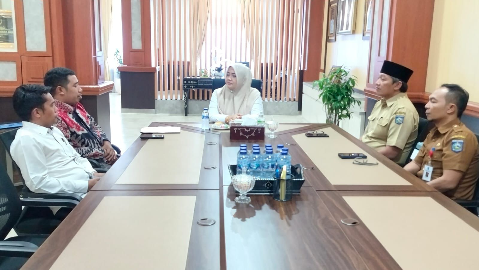 Wagub NTB Terima Audiensi Panitia Cipta Lagu Samawa 2026