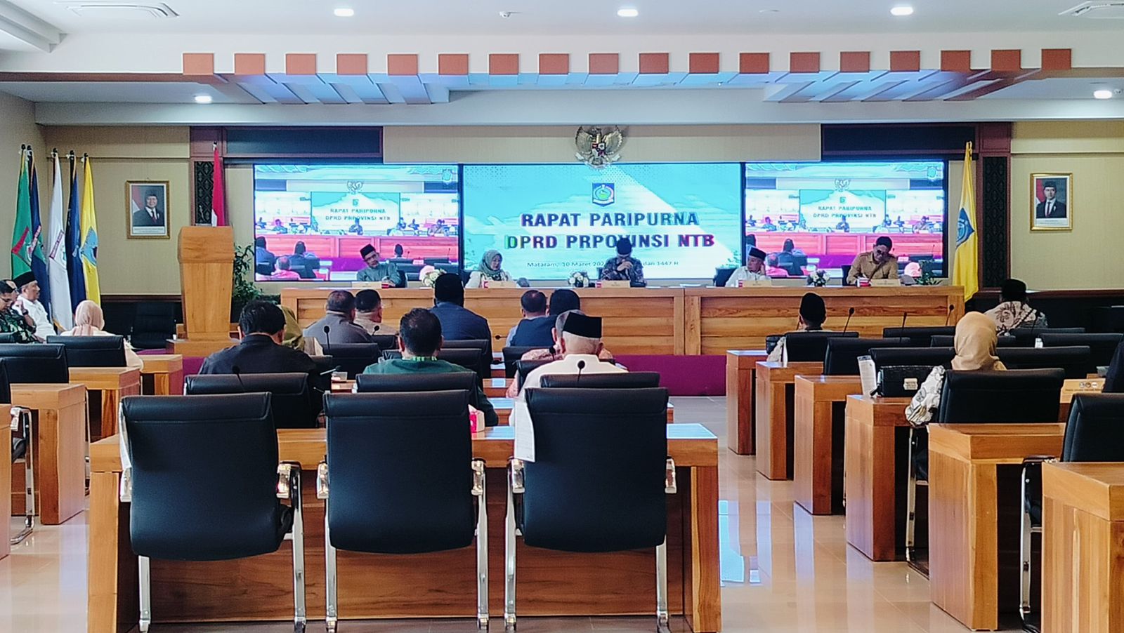 Rapat Paripurna DPRD dengan Agenda Pandangan Fraksi terhadap Raperda Pajak dan Retribusi Daerah