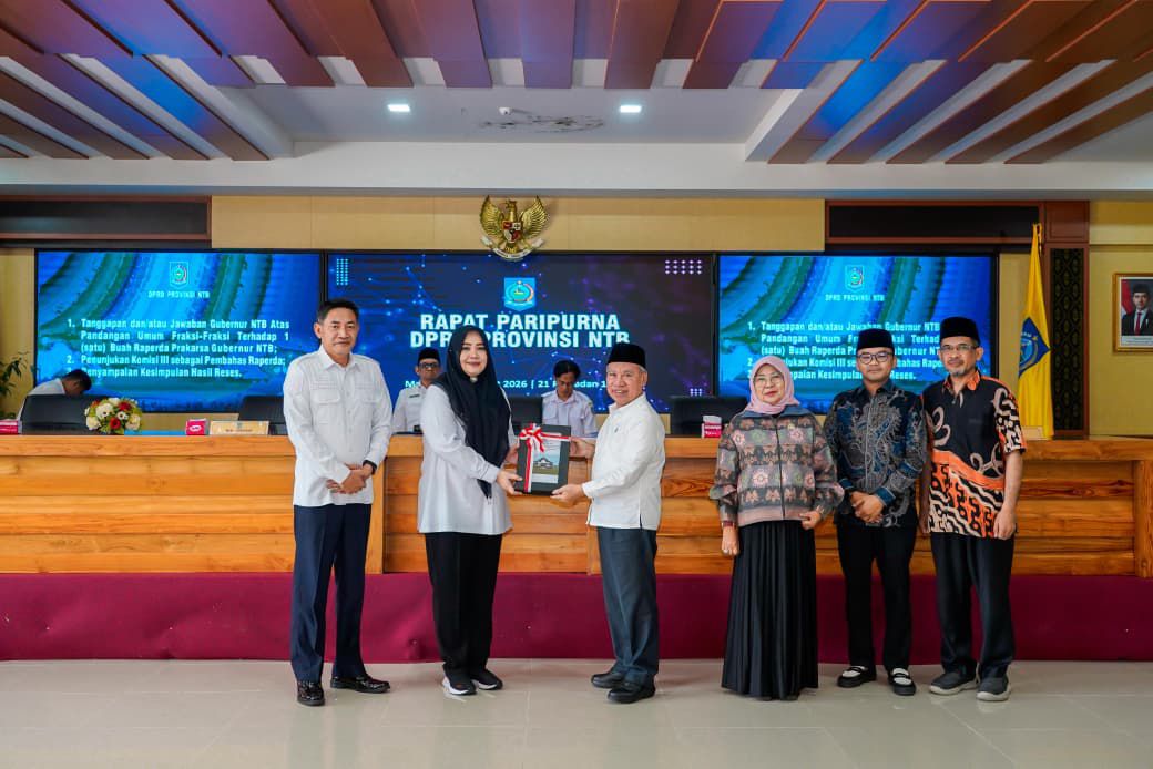 Sidang Paripurna DPRD NTB Bahas Raperda Pajak, Wagub Sampaikan Jawaban Pemerintah