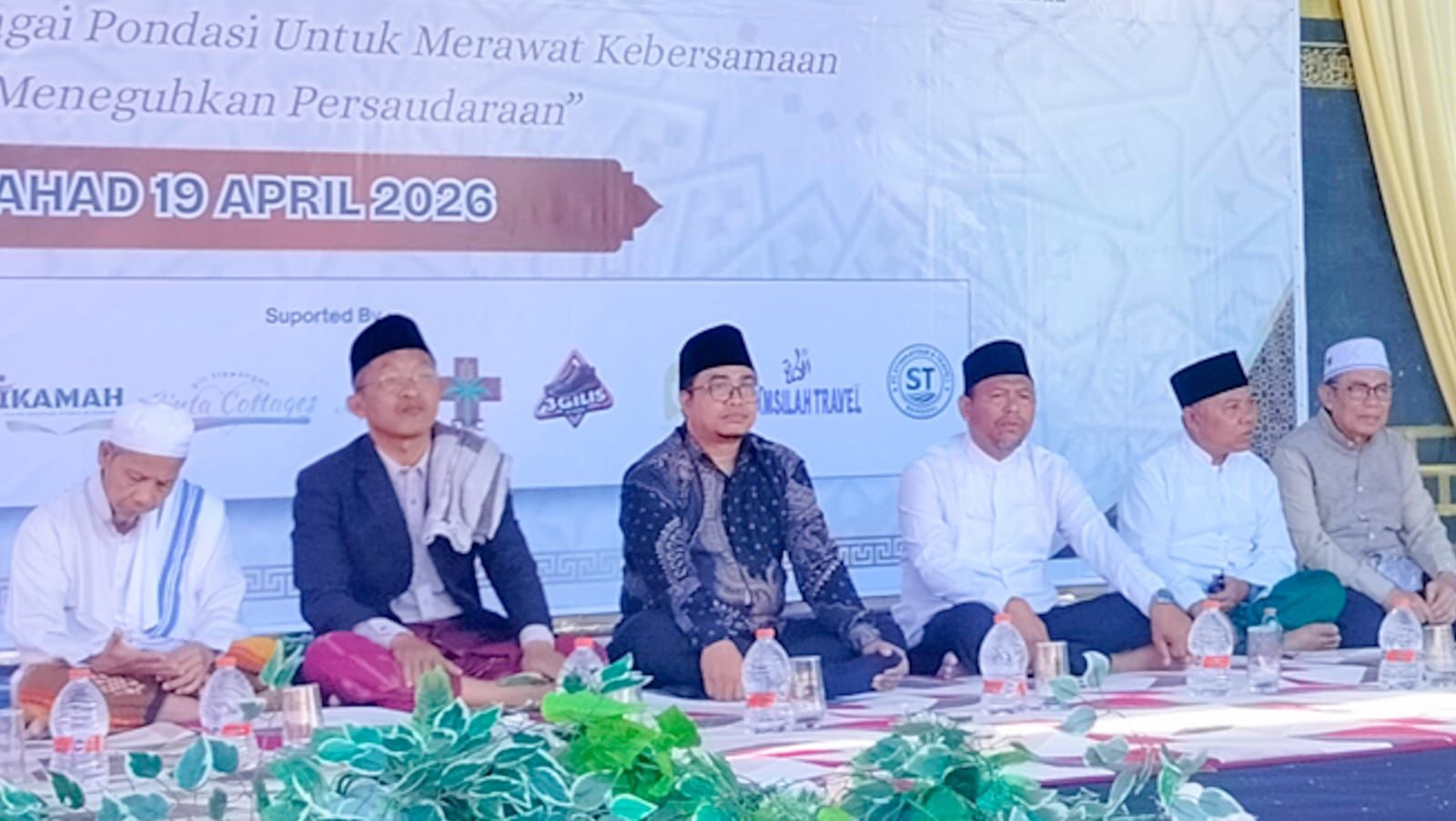 HADIRI HALAL BIHALAL PONPES AL-HIKMAH KLU, PEMPROV NTB AJAK SANTRI OPTIMIS TATAP MASA DEPAN