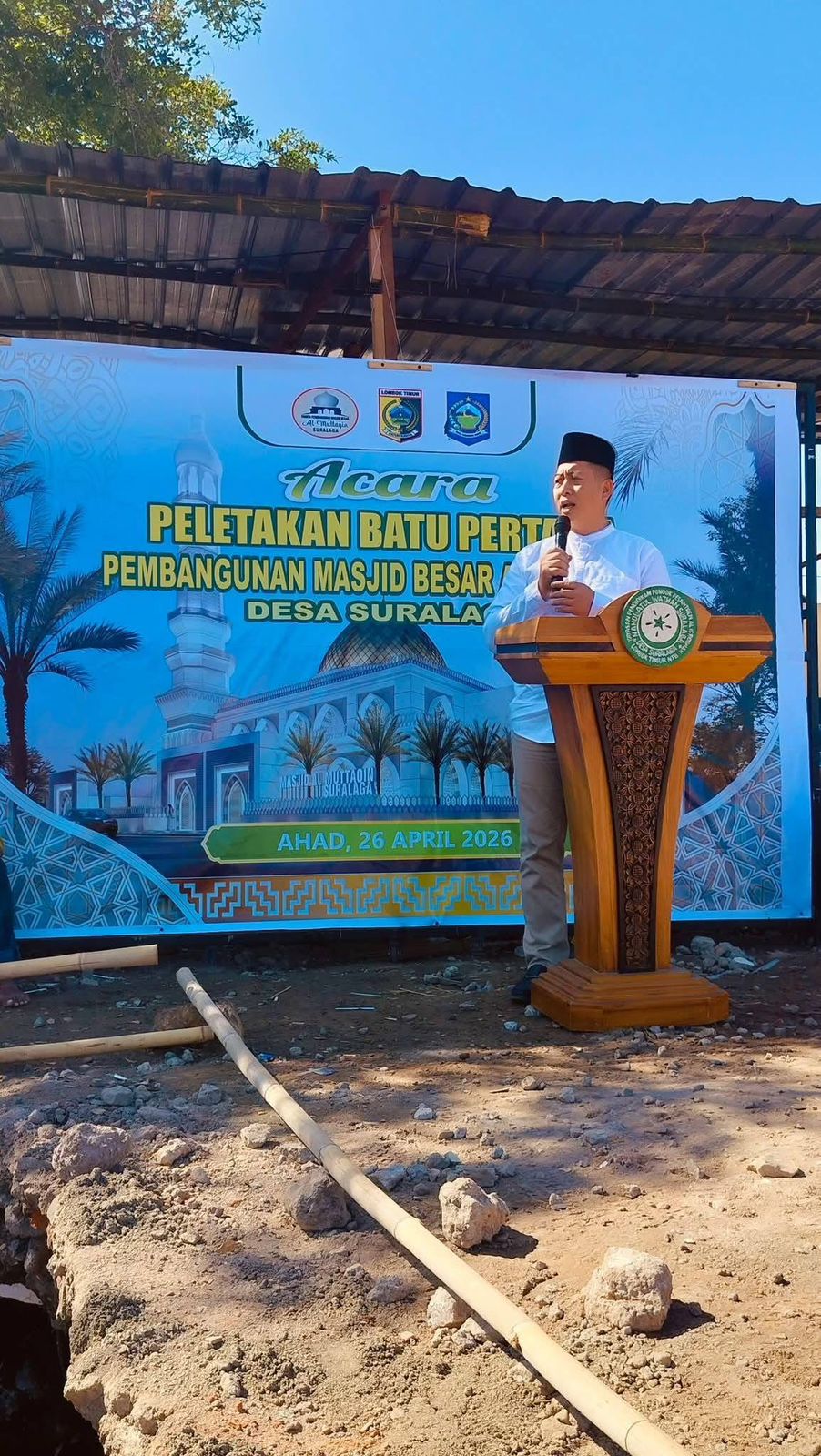 Gubernur NTB Letakkan Batu Pertama Masjid Al-Muttaqin Suralaga, Tekankan Nilai Kebersamaan