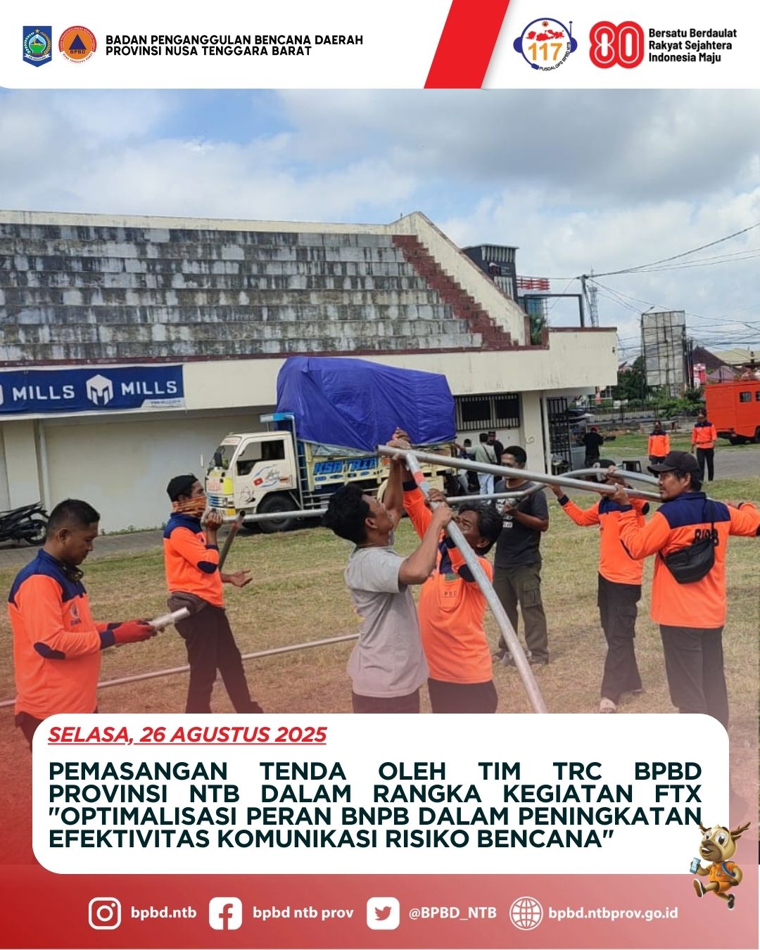 Pemasangan Tenda oleh Tim TRC BPBD Provinsi NTB dalam Rangka Kegiatan FTX "Optimalisasi Peran BNPB dalam Peningkatan Efektivitas Komunikasi Risiko Bencana"