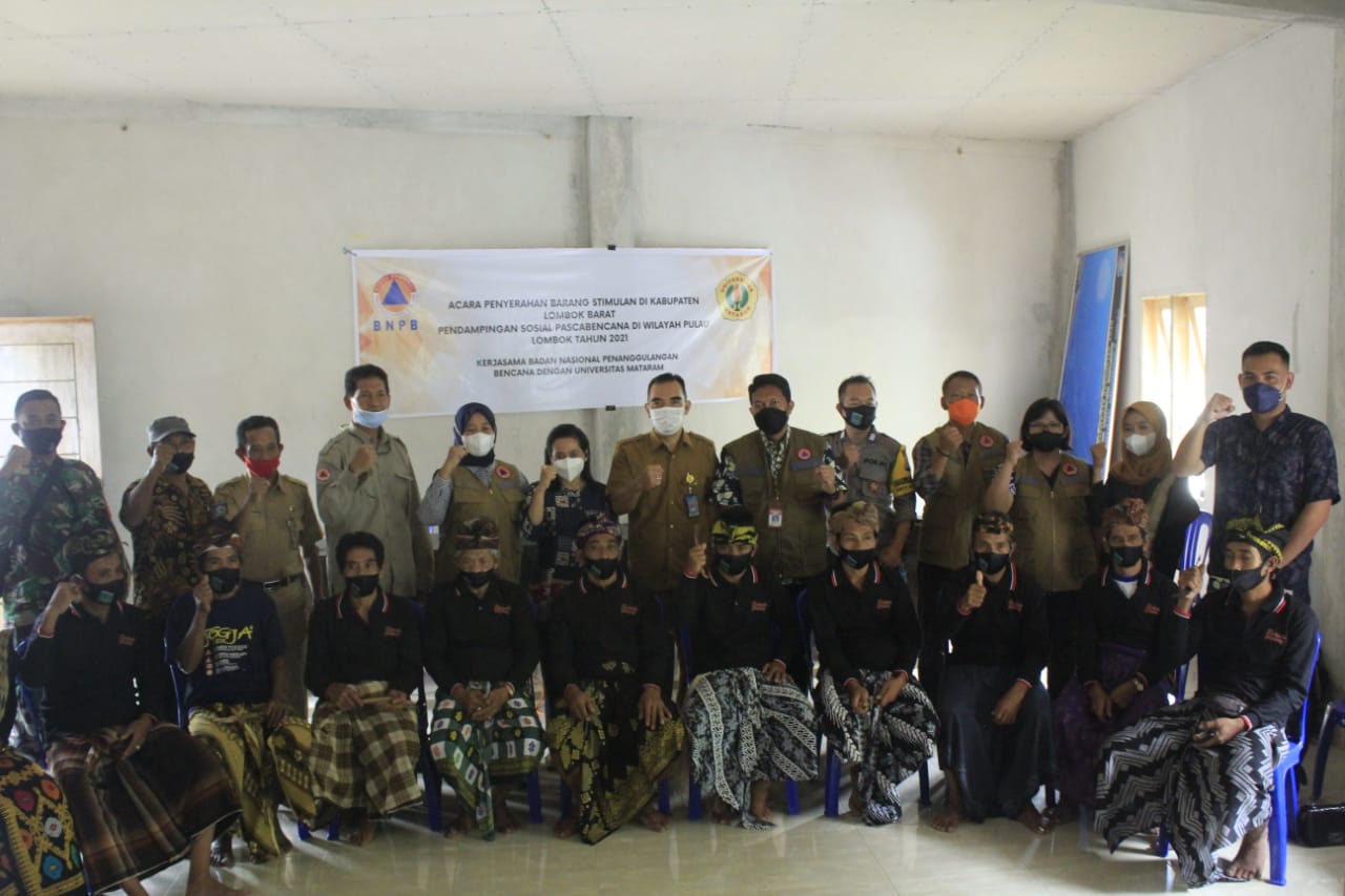 Acara Penyerahan Barang Stimulan di Kabupaten Lombok Barat