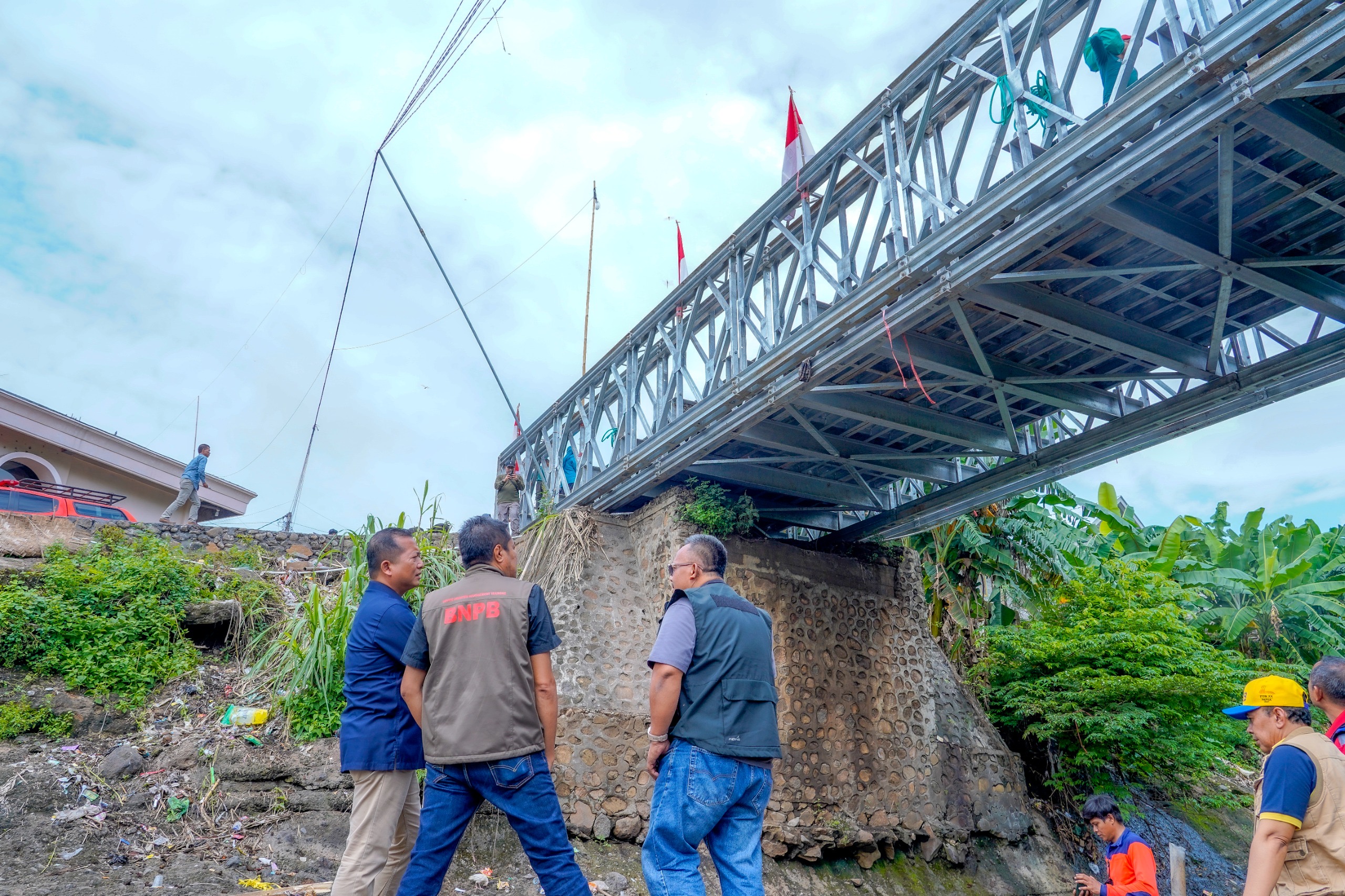 Gubernur NTB Tinjau Jembatan Darurat Pasca Banjir di Aik Beta, Komit Bangun Solusi Permanen