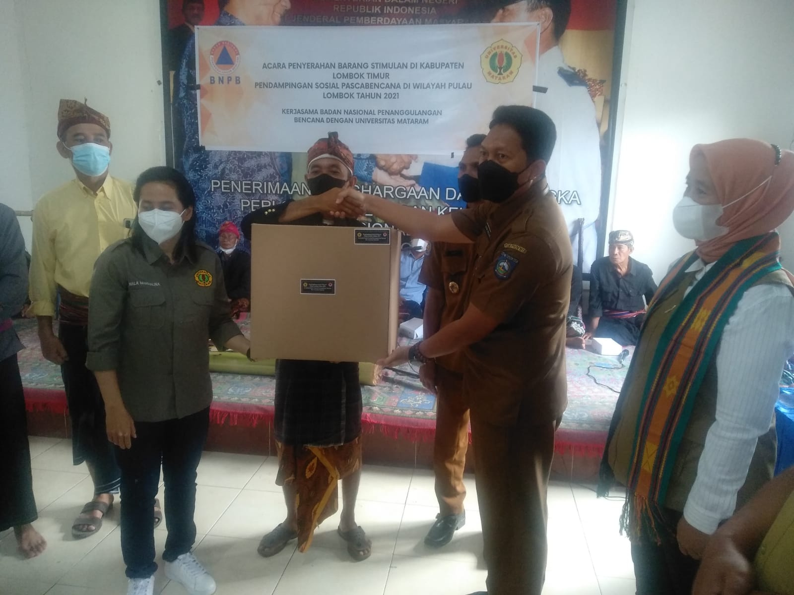Acara Penyerahan Barang Stimulan di Kabupaten Lombok Timur