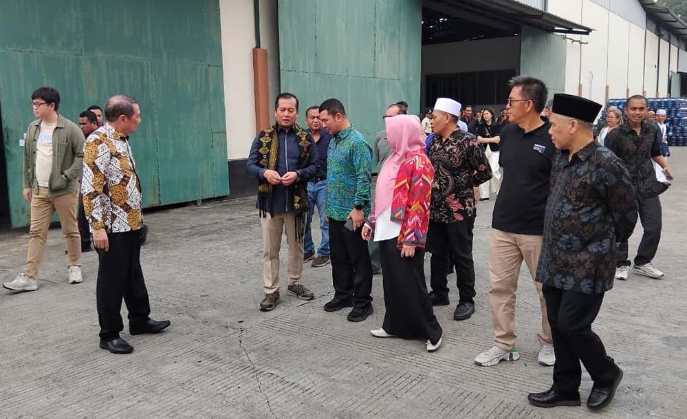 Kadisdag Hadiri Peresmian Pabrik Air Minum Narmada di Desa Lingsar