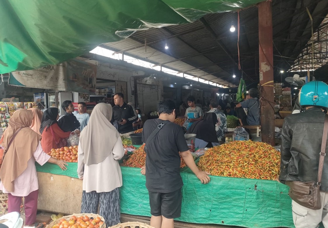 Disdag NTB Monitoring Harga Bahan Pokok di Pasar Mandalika dan Kebon Roek Mataram