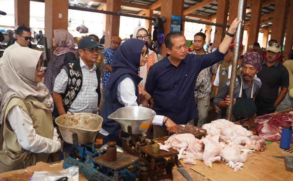 Kadisdag Dampingi Gubernur NTB Kunjungi Pasar Tanah Mira, KSB