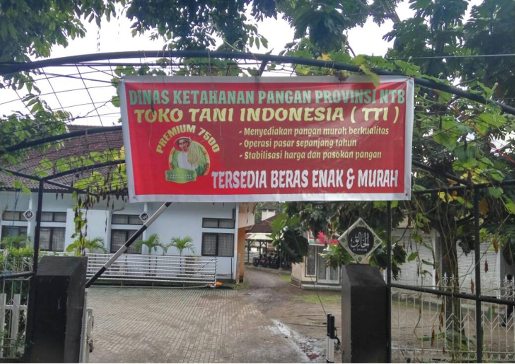 foto_spanduk_tti_depan_kantor.jpg