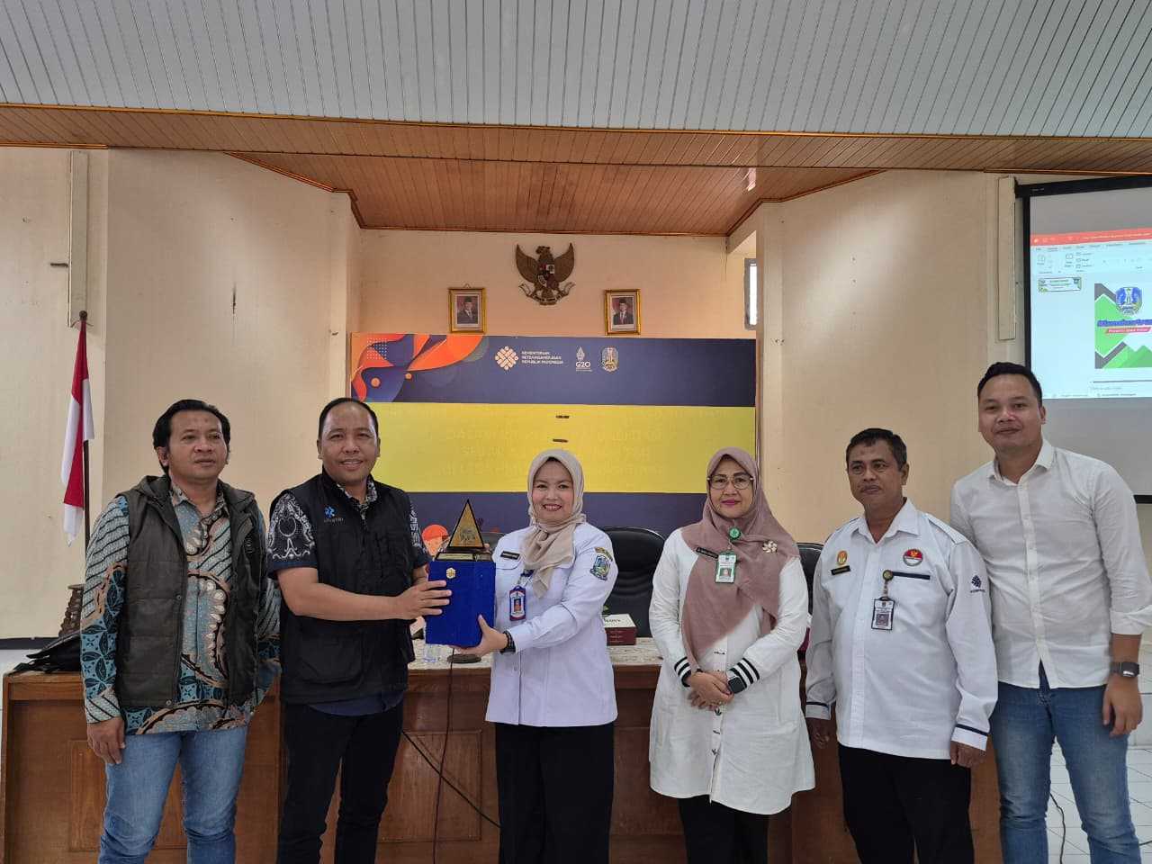 FWP NTB Bersama Kominfotik dan Disnakertrans NTB Tinjau Layanan Terpadu Pekerja Migran di Jawa Timur