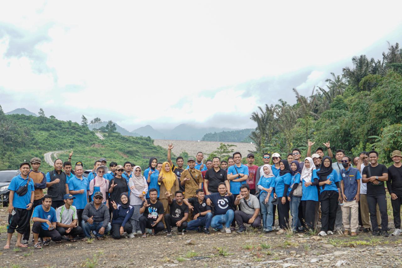 Tanam Pohon, P3K Paruh Waktu Diskominfotik NTB Serukan Jaga Alam