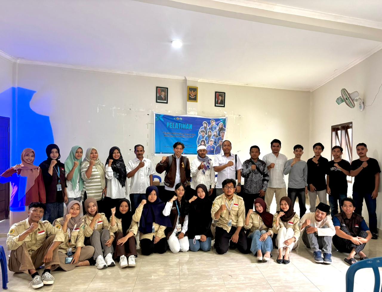 Berdayakan Desa, Diskominfotik NTB dan KKN Unram Latih Digital Marketing di Gelangsar