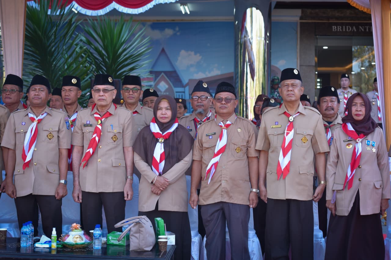 Kepala Perangkat Daerah Lingkup Provinsi NTB saat menghadiri HUT ke 64 Pramuka tanggal 16 Agustus 2025 di Halaman Kantor BRIDA Provinsi NTB
